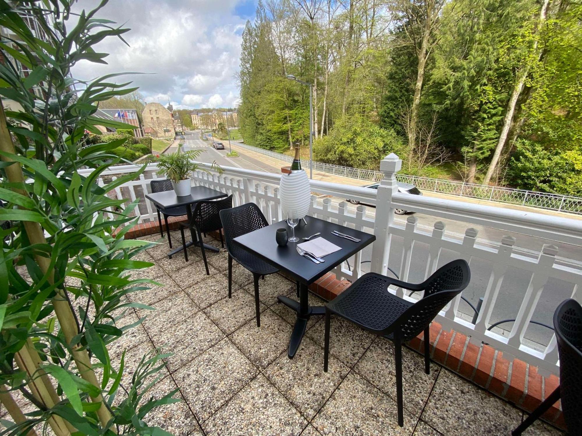 Brit Hotel & Spa Le Roc Au Chien Bagnoles de l'Orne Normandie Exterior foto